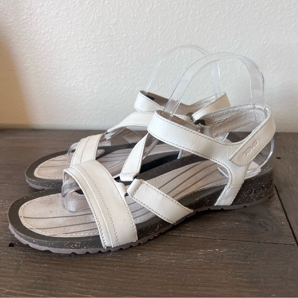 Teva Cabrillo Leather Crossover Sandal for Women Ivory Color Size 9 - Picture 3 of 15